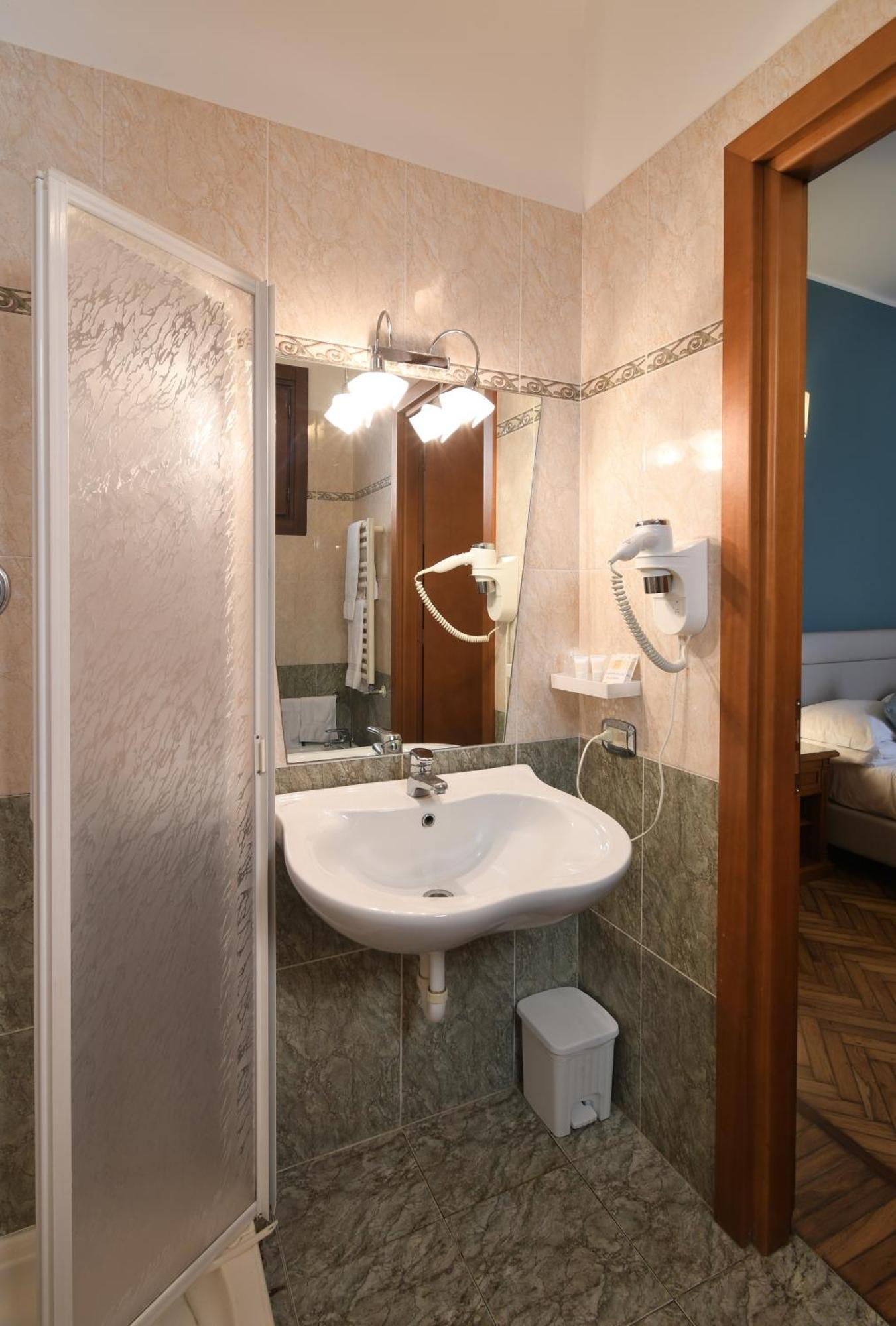 Hotel Cavour Rapallo Zewnętrze zdjęcie